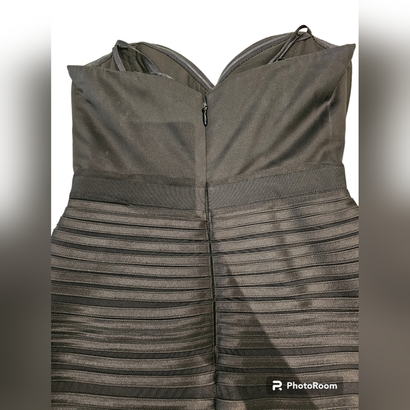 BCBG MAXAZRIA Strapless Evening Gown - Picture 8 of 9